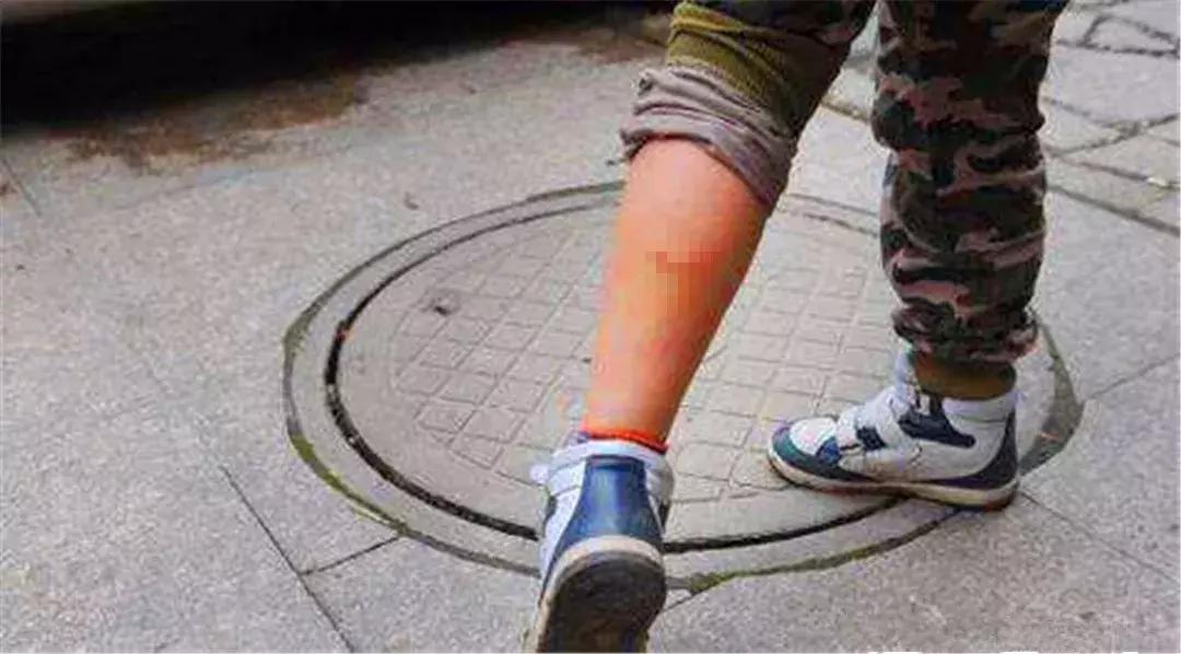 路边流浪狗得了细小怎么救它,路边遇到狗怎么防咬