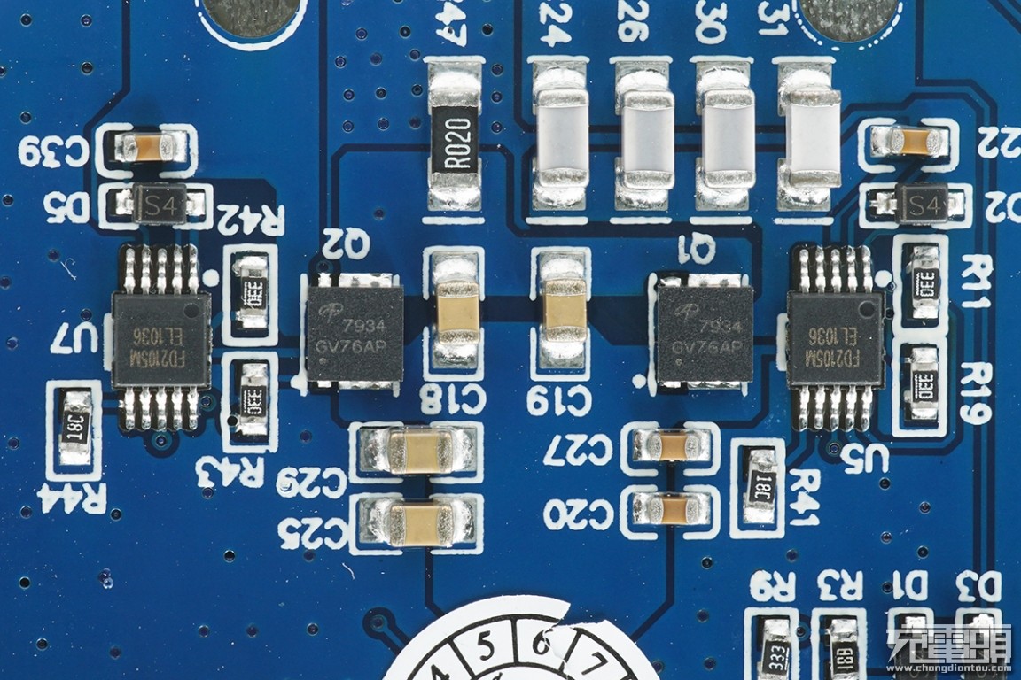 飞利浦到底有没有插排,飞利浦无线车充测评