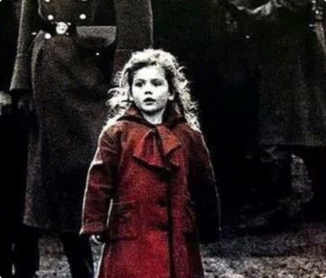 长津湖给易烊千玺送围巾的女孩,长津湖给易烊千玺送围巾