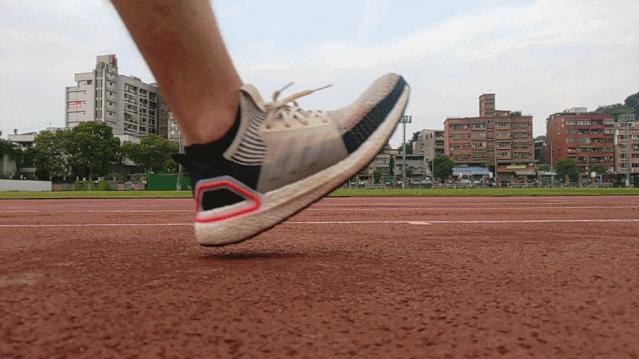 跑鞋是如何缓冲避震的？各品牌跑鞋中底避震的奥秘