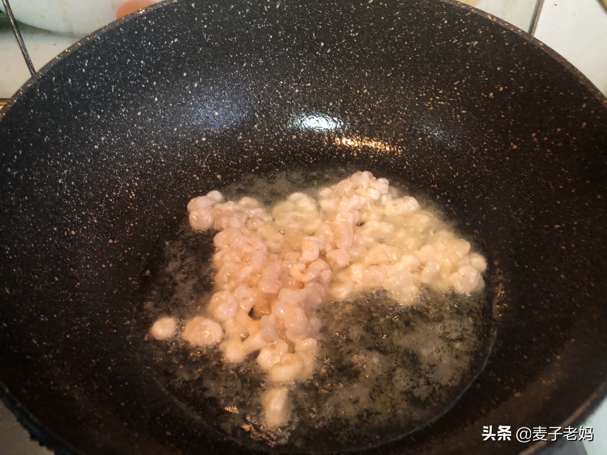 鸡头米炒虾仁酒店做法,鸡头米百合炒虾仁酒店做法