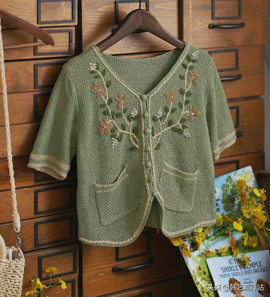 2022韩版秋季流行的衣服款式,给推荐几款韩版服装