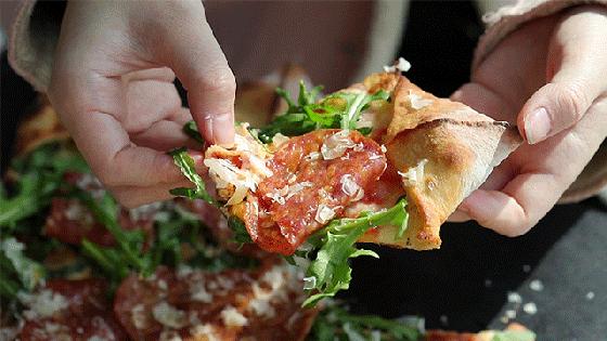 0.1cm圣诞限定薄金比萨，30天后下线