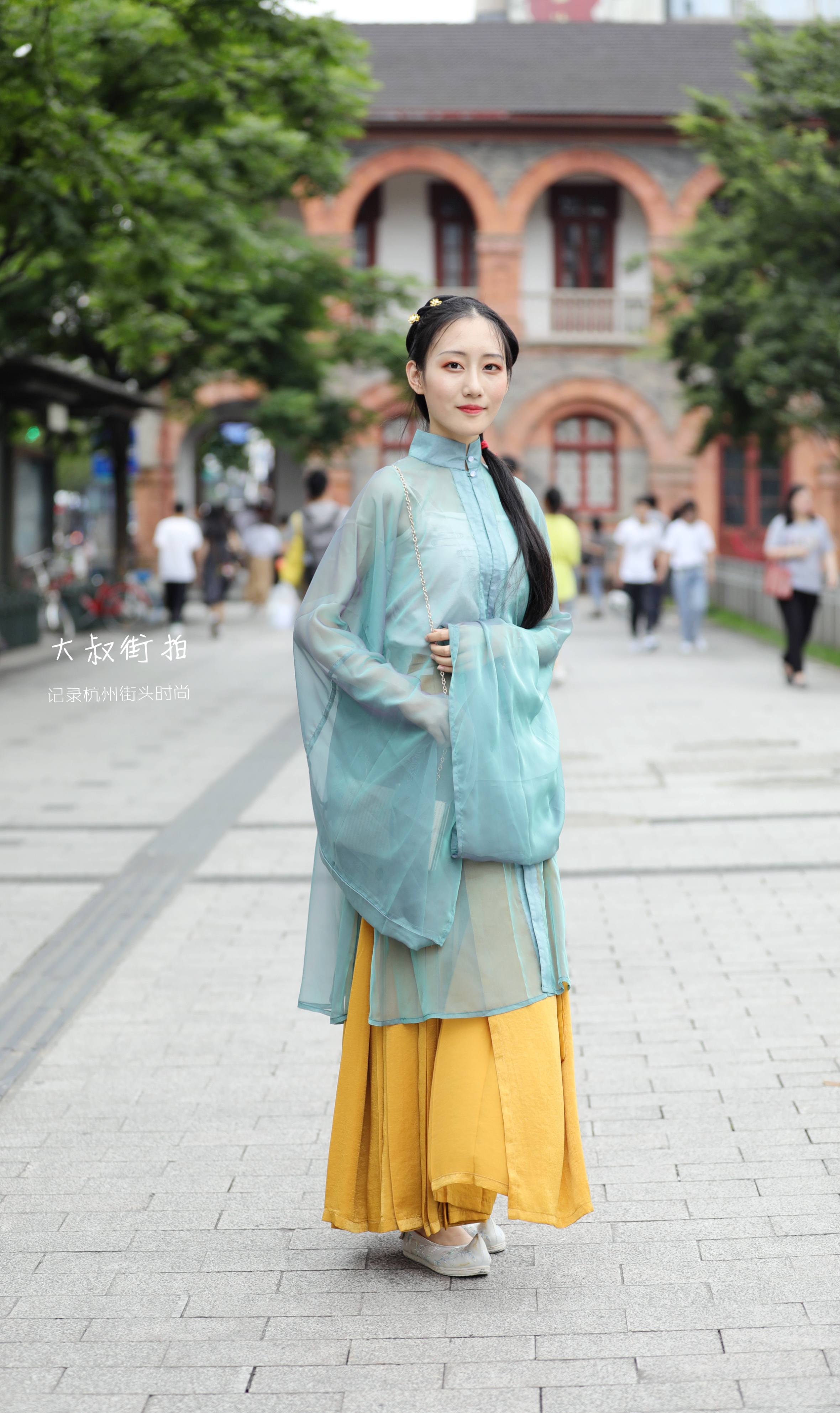 大叔街拍三亚姐妹,街拍40多岁大叔型身材穿搭