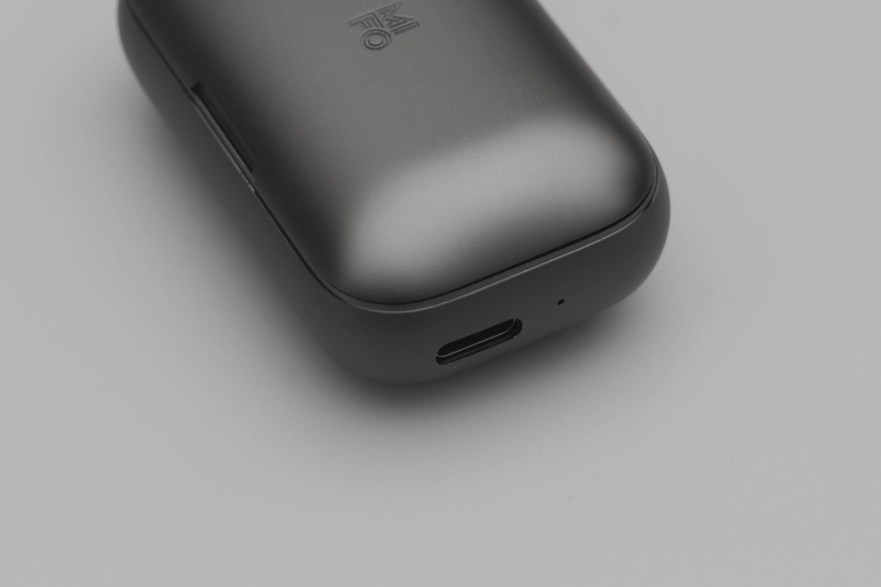 抗30km/h风噪是亮点，日常使用无压力。体验mifoO7蓝牙耳机