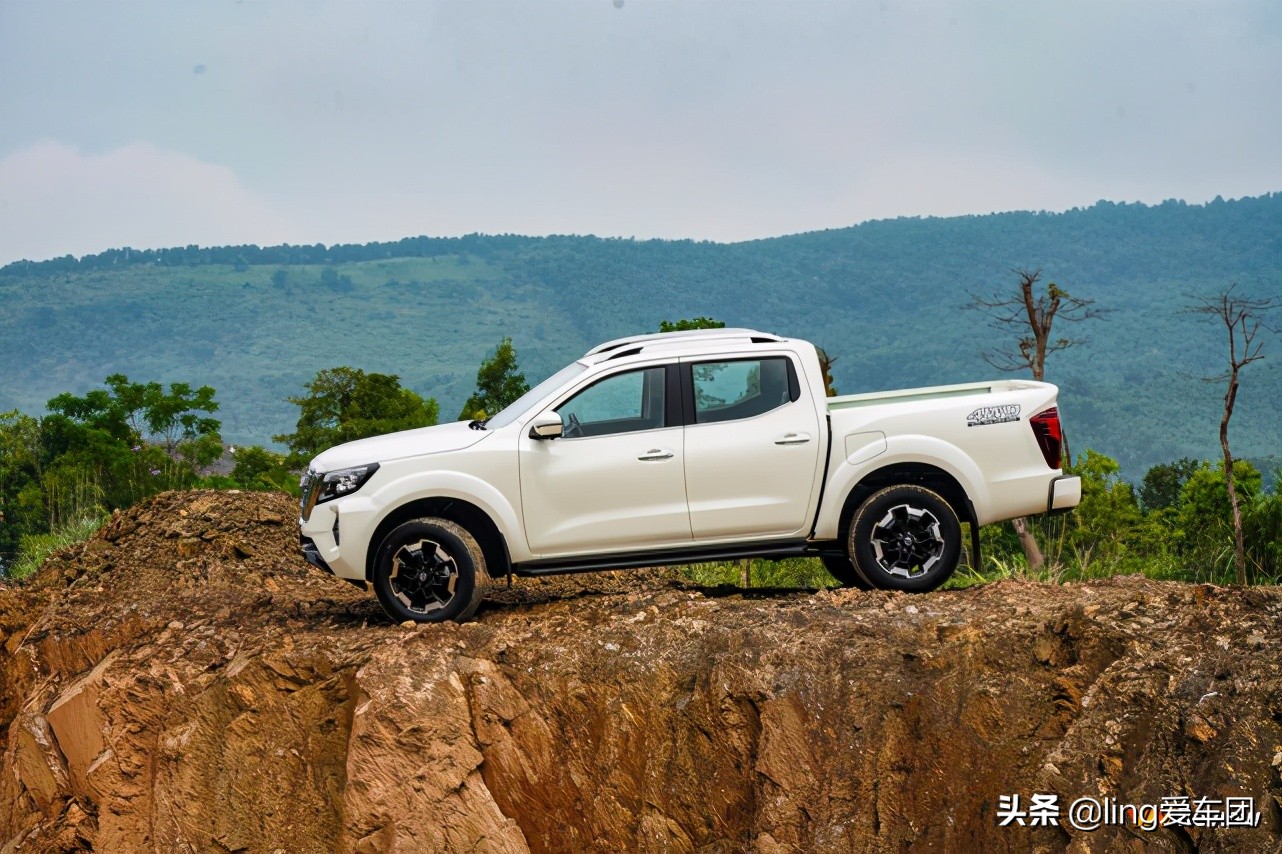 2021款日产纳瓦拉越野测试,2021日产纳瓦拉navara