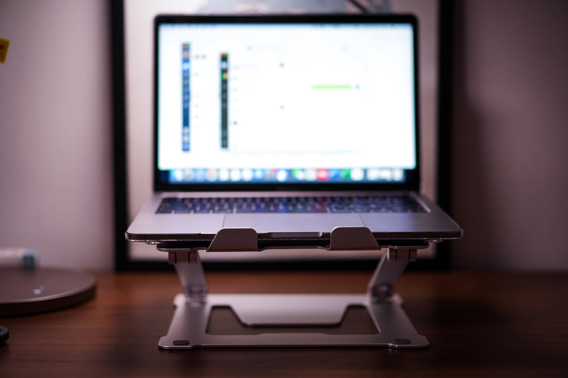 论如何拯救家里的小桌面？聊聊我那些花小钱省大地方的桌面好物