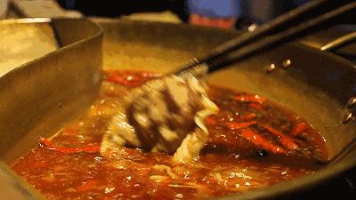 中国人又对火锅下手:火锅奶茶、火锅蛋糕,而老外吃的火锅更奇怪