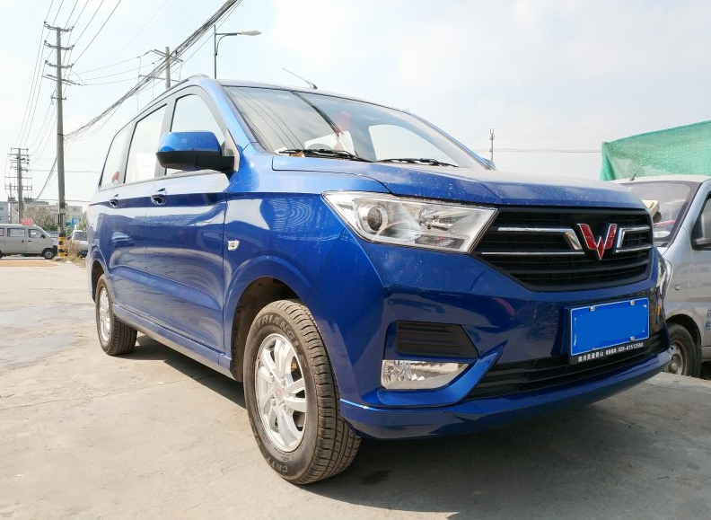 全新五菱宏光s实车再现,新五菱宏光s新款优缺点