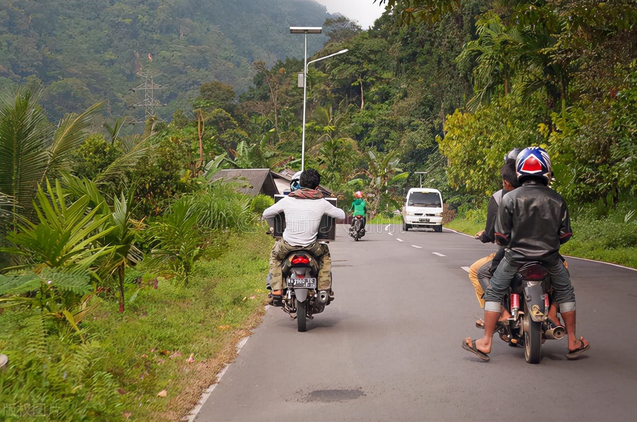 现在收废品的旧摩托车多少钱,有人专门去农村收旧摩托车