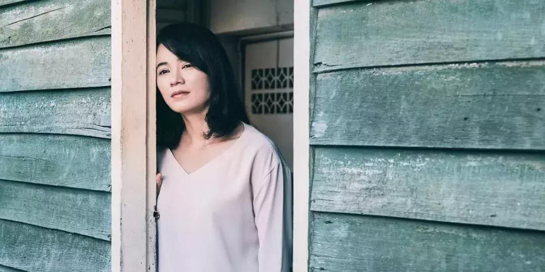 29岁时一鸣惊人的他，又拍了部潮湿的电影