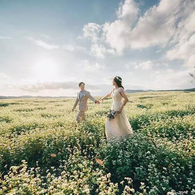 不拘泥形式的婚纱照,婚纱照小众风格这样拍也好看