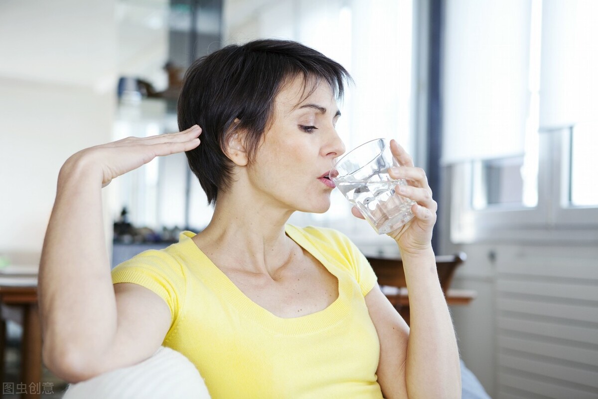 女人50岁后,雌激素依然很旺盛,是好事吗?或会碰上这3个麻烦