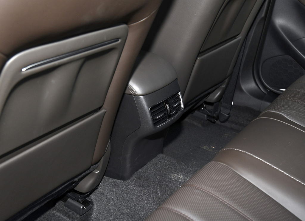 马自达阿特兹2.0l和2.5l怎么选择,天籁2.0l与阿特兹2.5l该怎么选