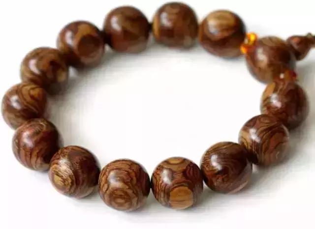 小叶紫檀和沉香手串哪个贵,沉香黄花梨小叶紫檀的手串多少钱