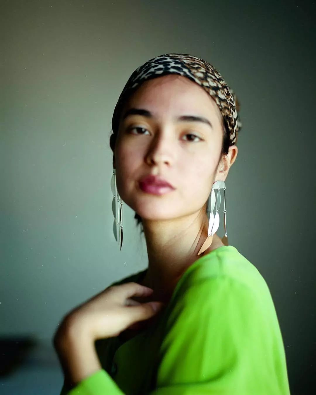 不差钱的女人的特点,为什么那么多人都喜欢佩戴耳环