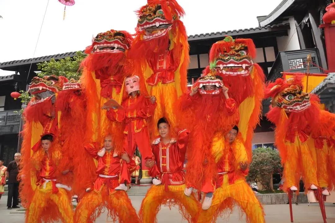 舞狮的是不是有点功夫,舞狮才是真正的中国功夫