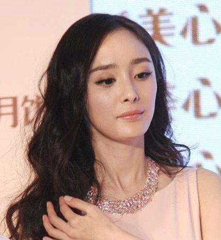 杨幂同款波浪卷发型图片,杨幂显小发型