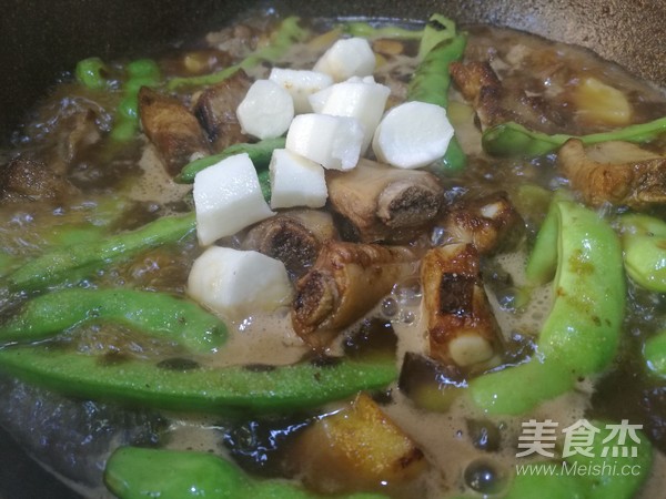 炖排骨之前需不需要把肉先炒一下,炖排骨别再直接焯水教你一招不硬