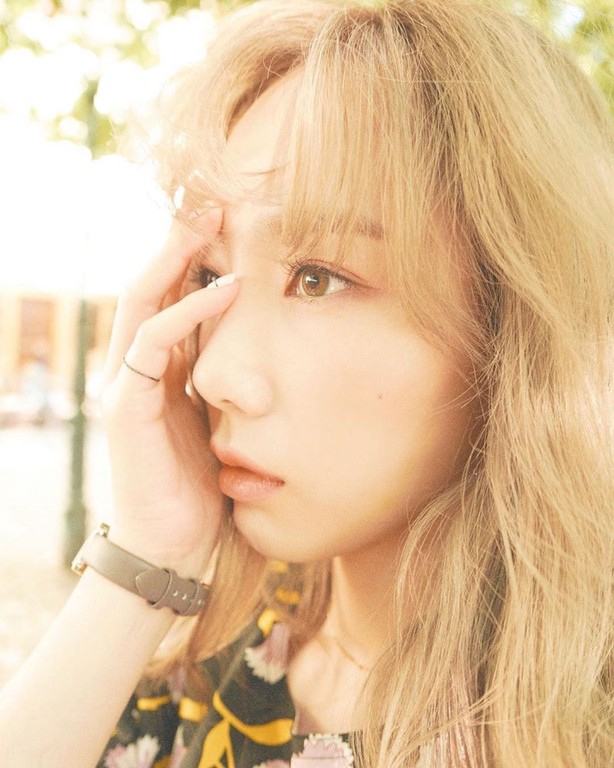 HOTStuff李栋旭太妍抢着戴韩国饰品魔药细细一条却有耀眼女神光