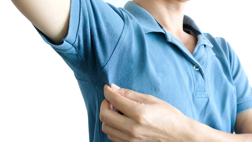 一出汗腋下有洋葱味是狐臭吗,腋下异味是男人味嘛