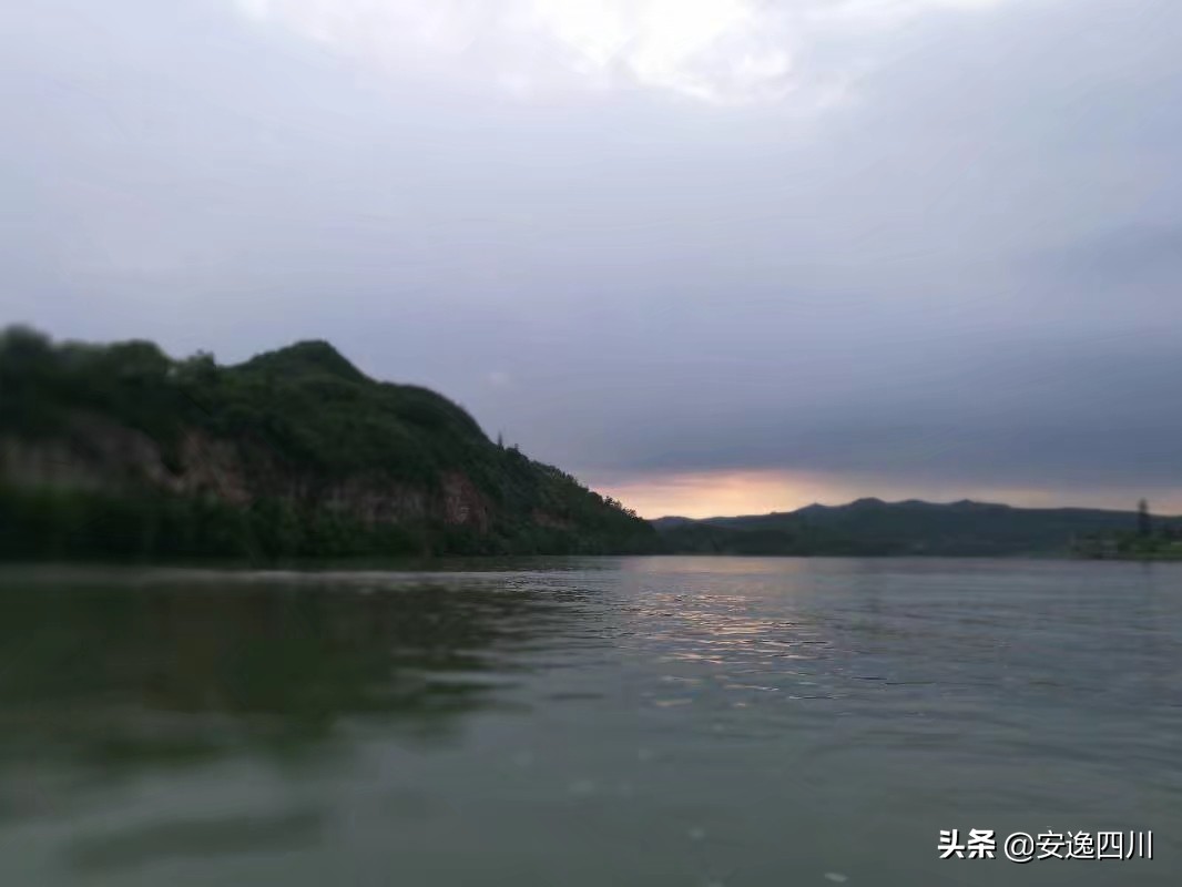 四川南充女孩怀念奶奶:寄天堂花开的地方