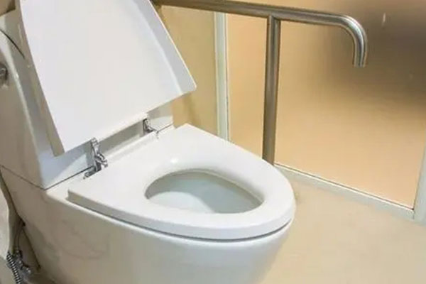家里的马桶漏水怎么修,马桶下水管道漏水到楼下怎么维修