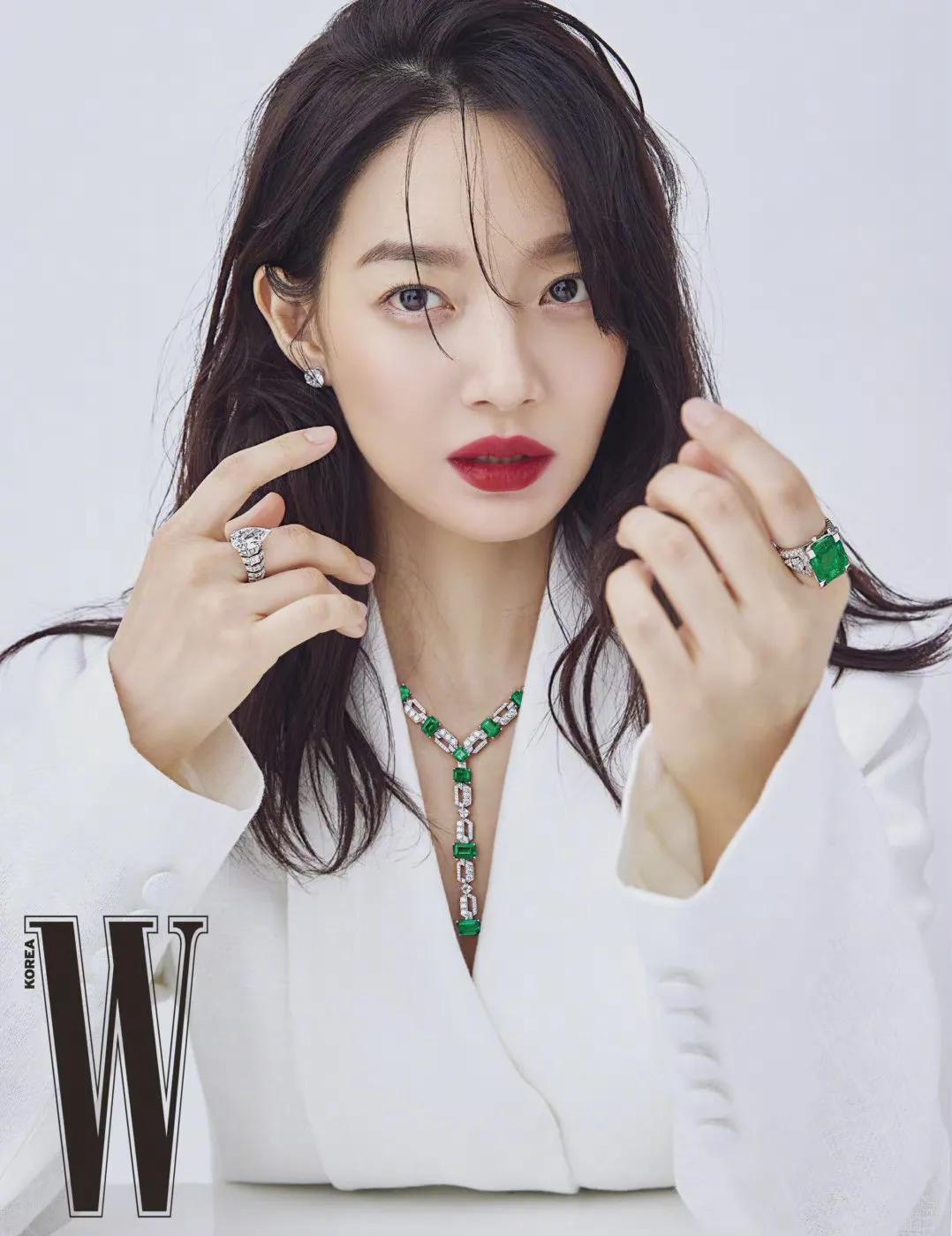 她被称韩国硬照女王，手握时尚圈顶级资源！网友：姐姐我可以