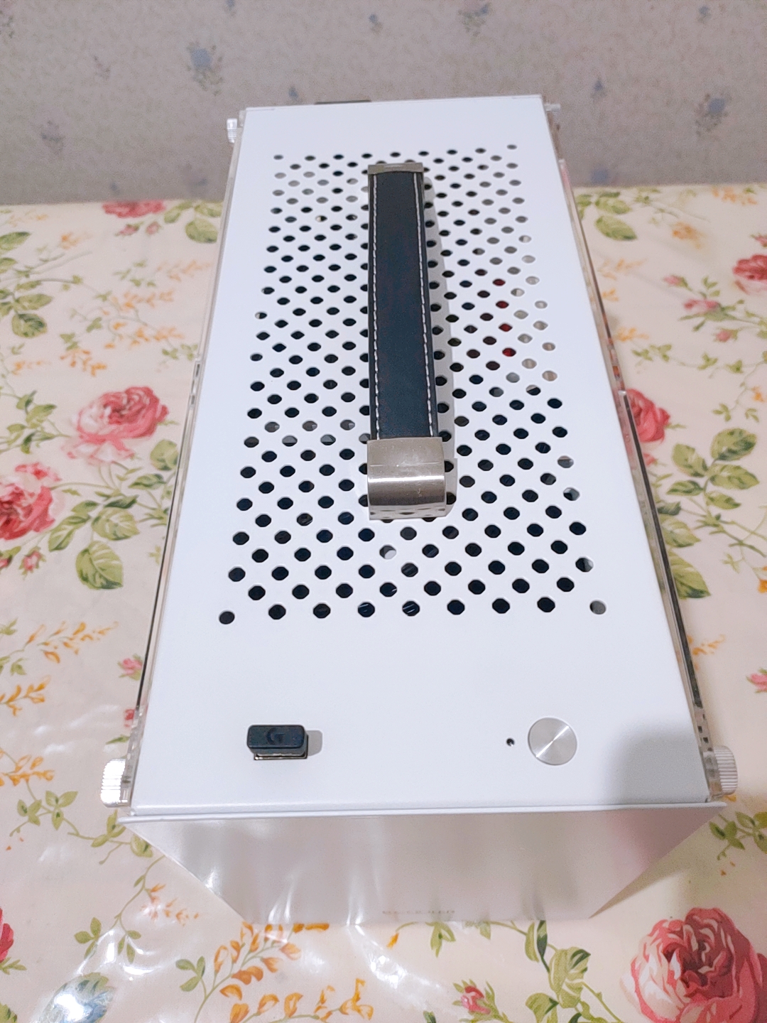 超频三蜂鸟机箱和机械大师c24,超频三蜂鸟2机箱什么材质