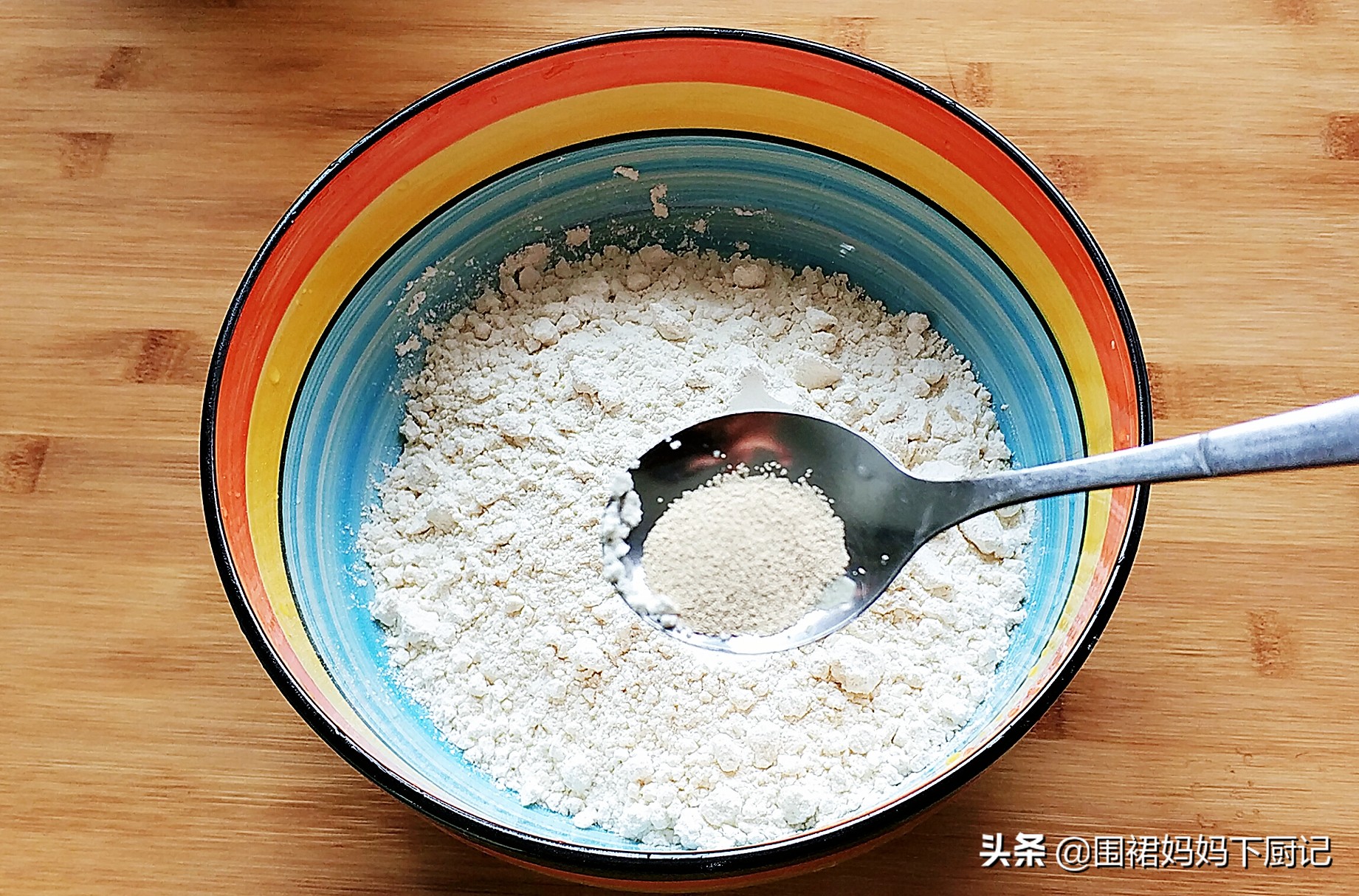 想要做出的水煎包焦香酥脆、蓬松喧软,注意这2点,一定不会失败