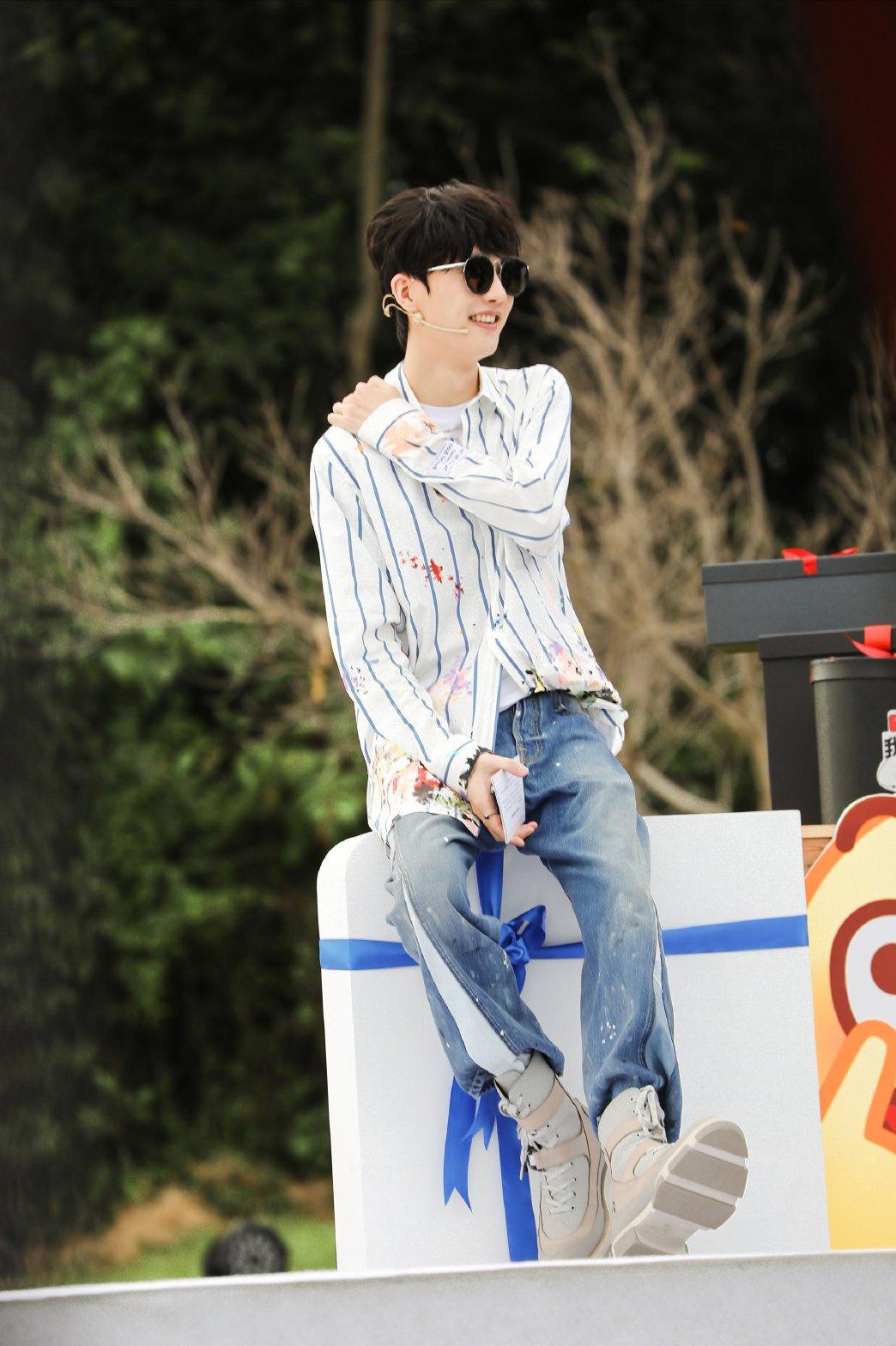 许嵩音综首秀视频,许嵩多次登上央视舞台的音乐人