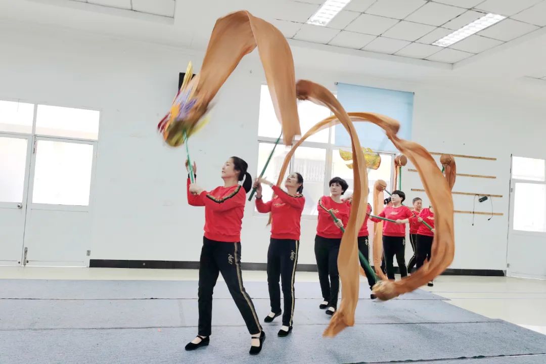 段龙表演,段龙舞龙