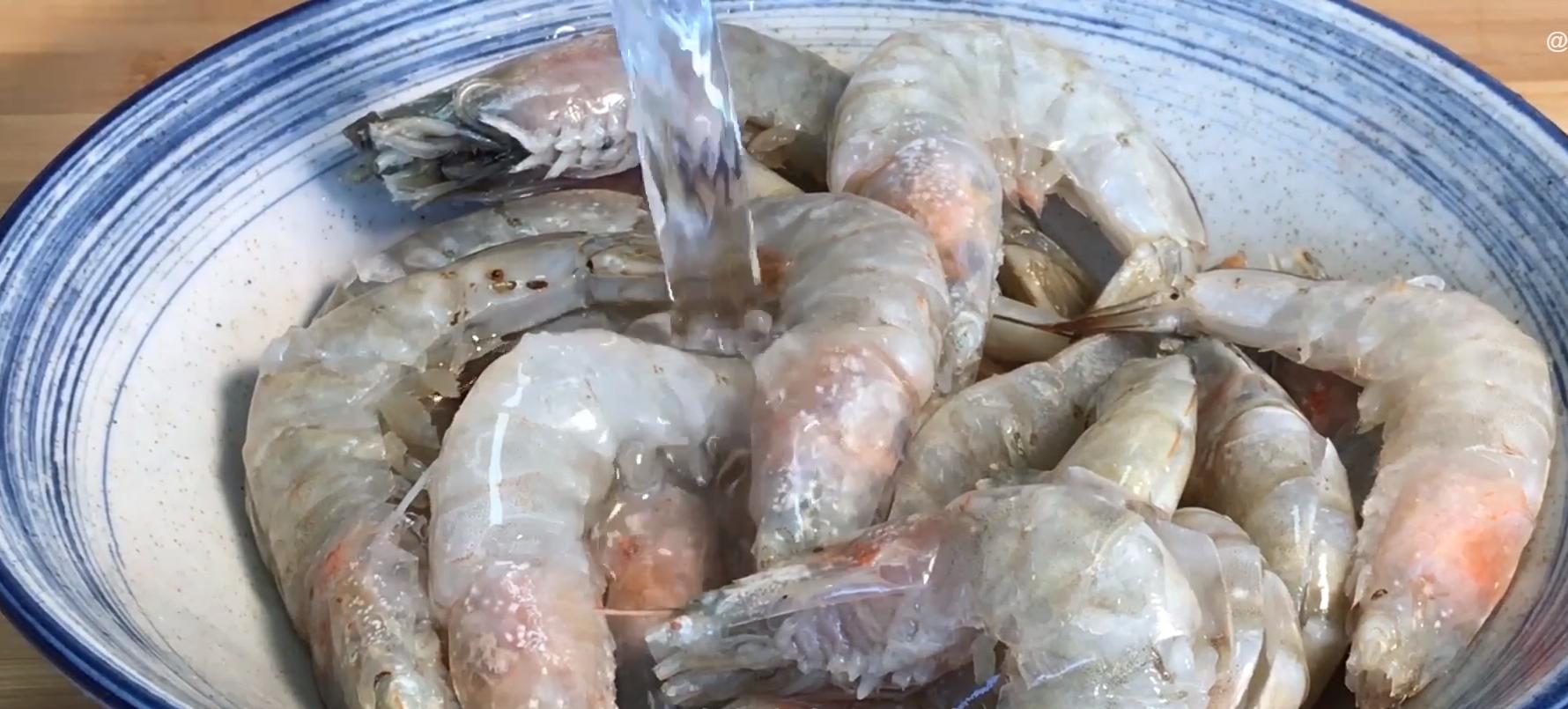 水煮虾怎么煮好吃又不腥,保证虾肉煮得鲜嫩无腥味