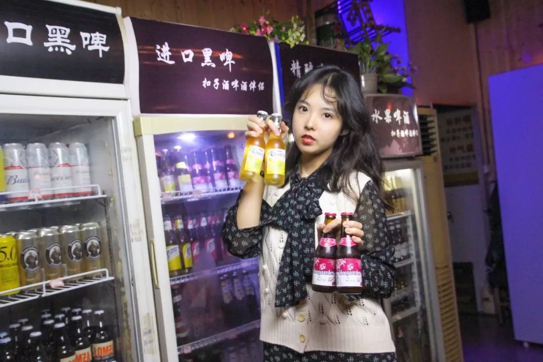 这家深藏在柳州磨滩路的扣子酒吧,扣子酒实在太好喝了