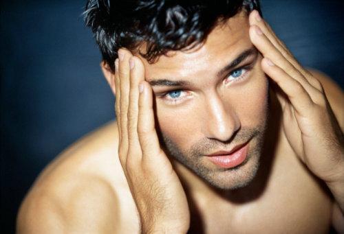 男生抬头纹怎么消除简单方法,抬头纹很深怎么去除最有效男生