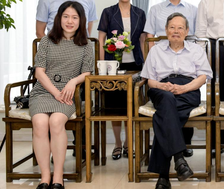 35岁嫁130亿富二代,38岁剩女嫁给千亿富豪