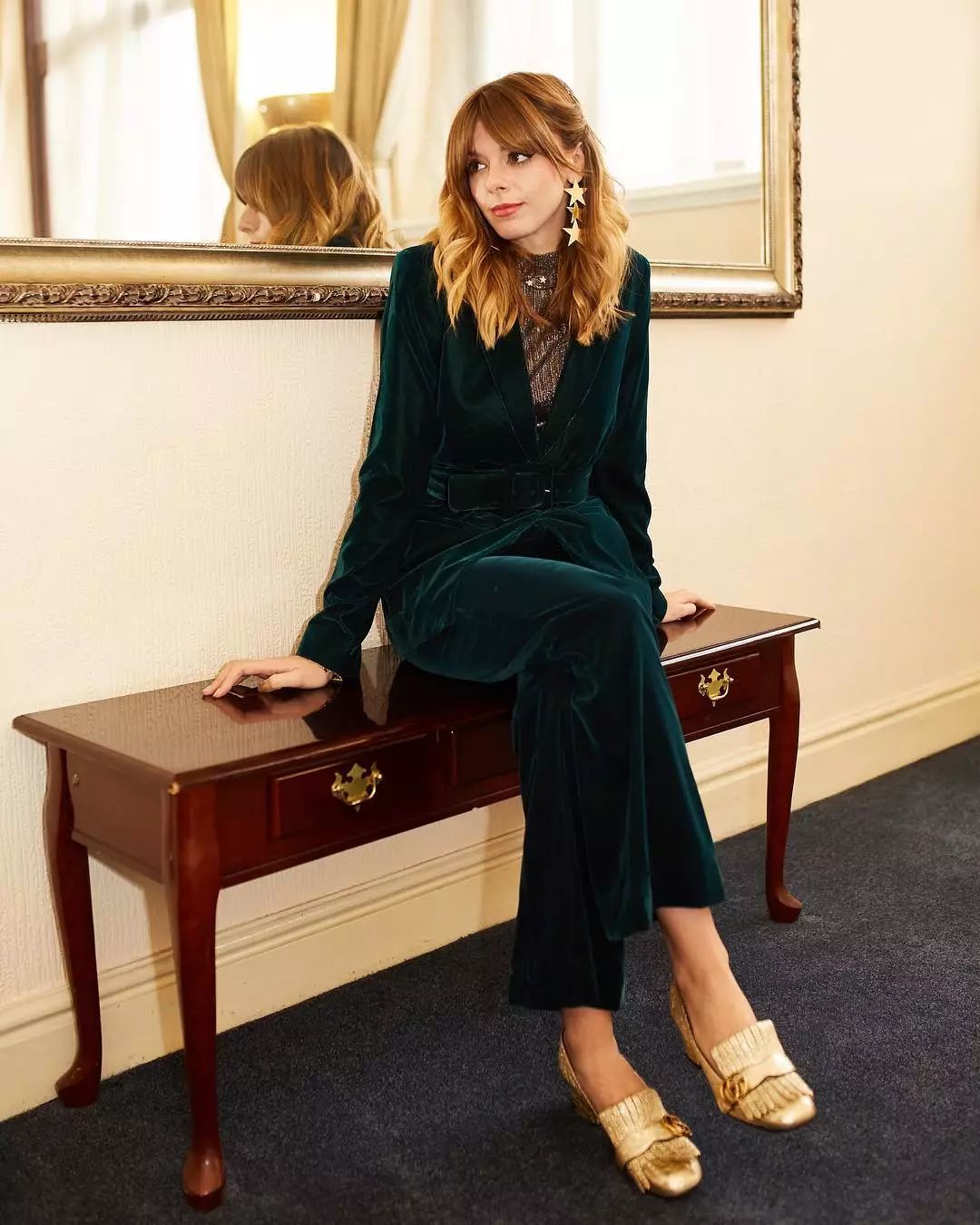 丝绒打底秋冬高级感 (今年秋冬丝绒要火高级又显气质)