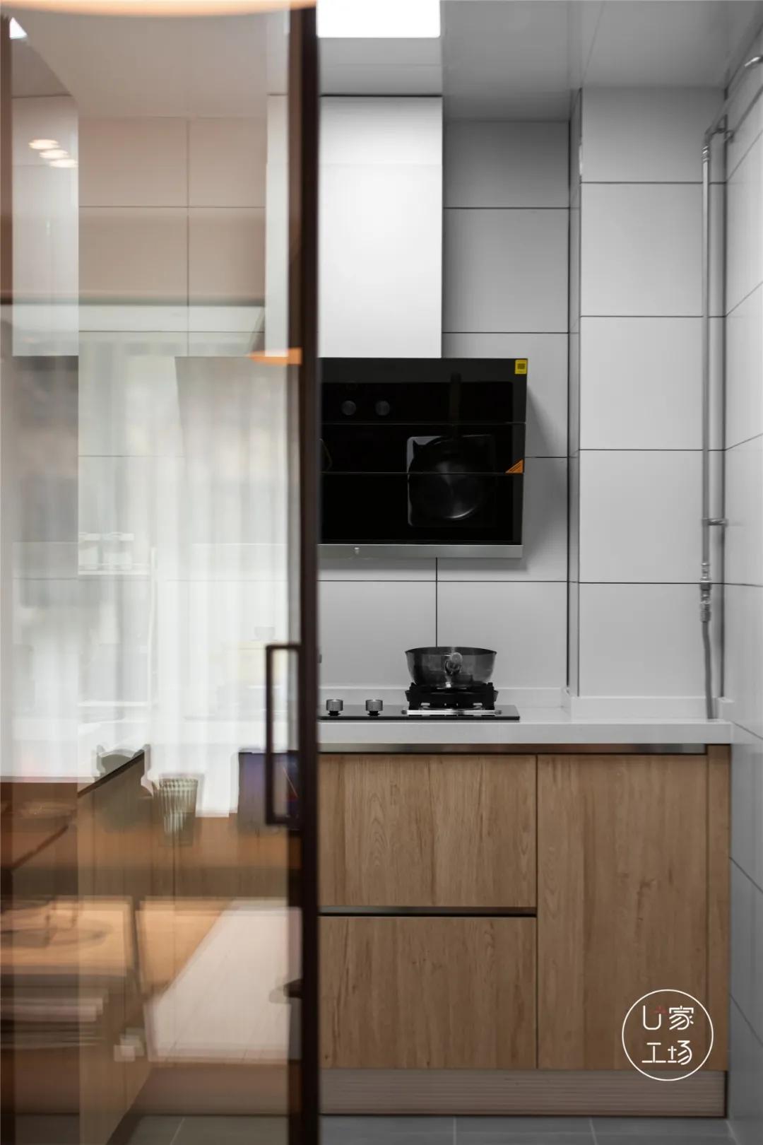 89㎡出租屋“变身”日式极简美宅，无主灯+藤编原木，玩出新花样