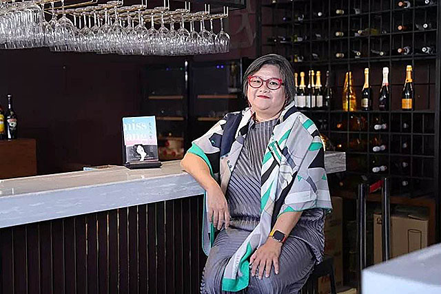 记者：作为名门闺秀，想过活成母亲那样吗？洪晃：这称呼是骂我吧