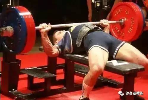 健身卧推肩膀受伤怎么恢复,卧推肩膀受限如何改善