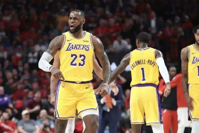 1个问题被问2次詹姆斯答案截然不同出尔反尔却被赞：情商真高