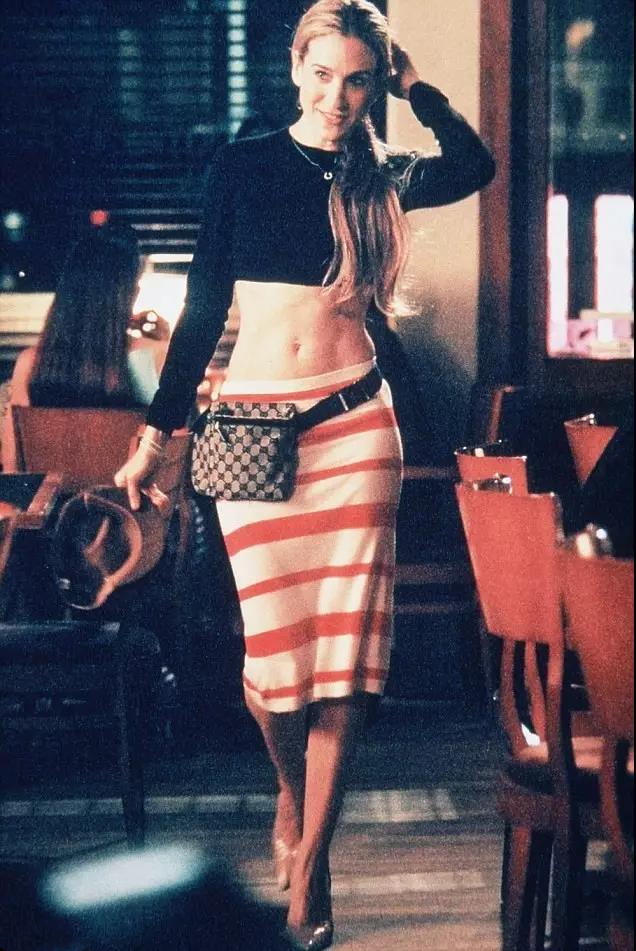 又一件“土味”单品回潮了,腰包竟成了时尚圈的新宠儿