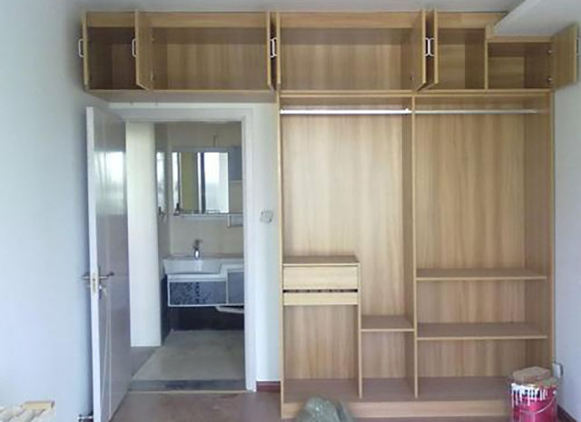 家里打柜子需要选品牌吗,家里打柜子柜门用什么板材好