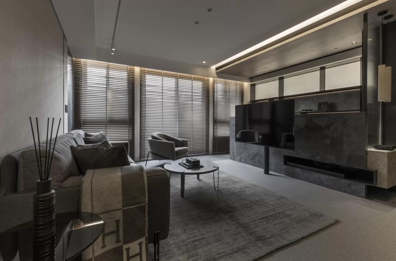 无主灯客厅无磁吸灯灯光布局,无主灯和磁吸轨道灯搭配