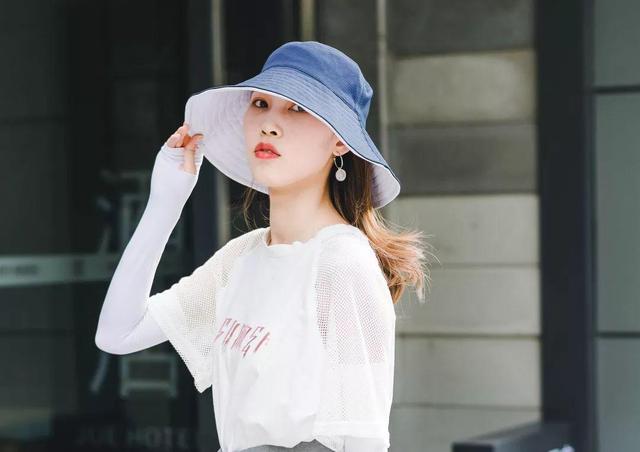 头发出油干燥脱发是什么原因,夏季头发出油严重