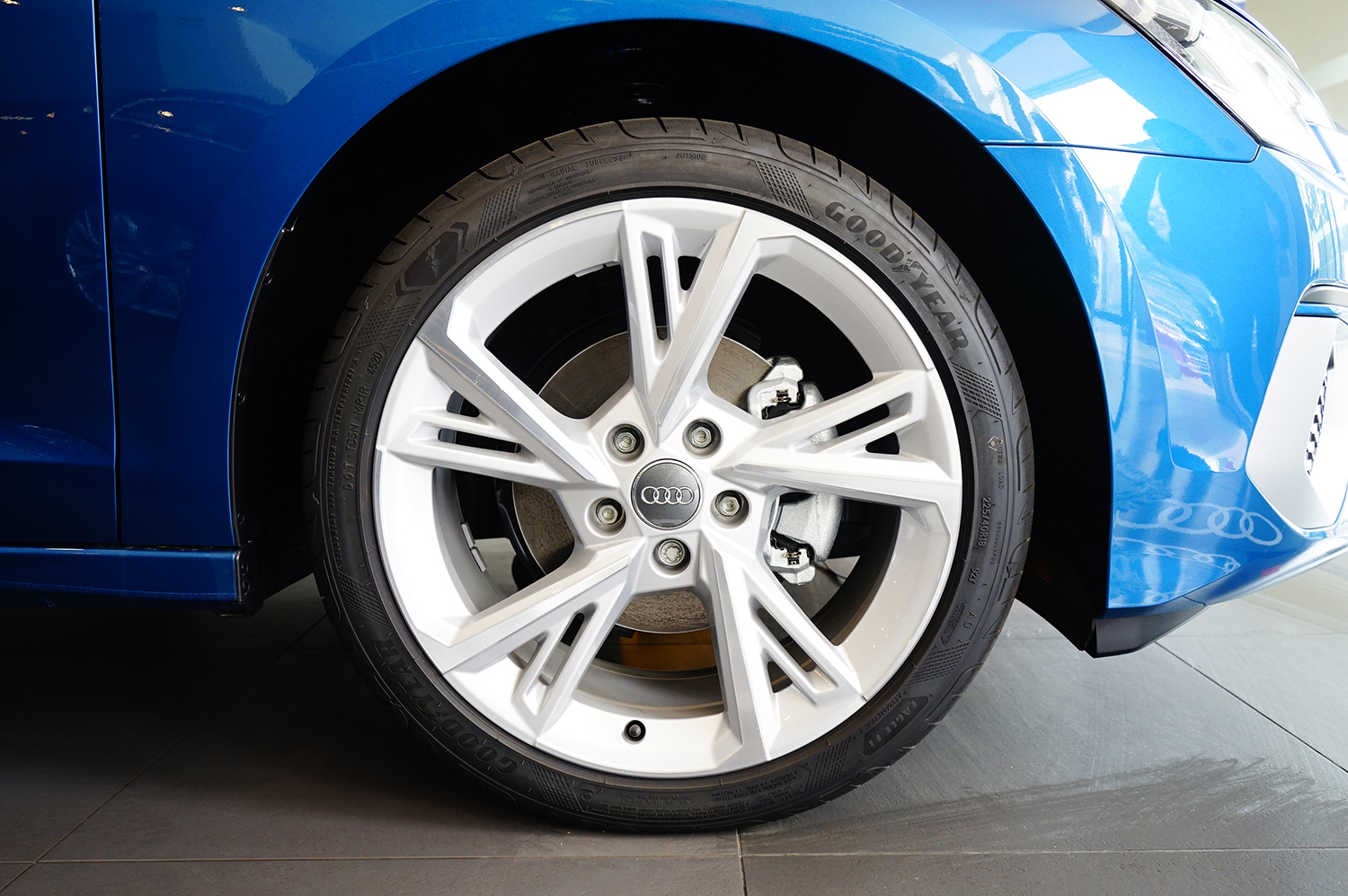 双屏座舱显科技神仙组合内饰更带感全新奥迪A3两厢实拍导购