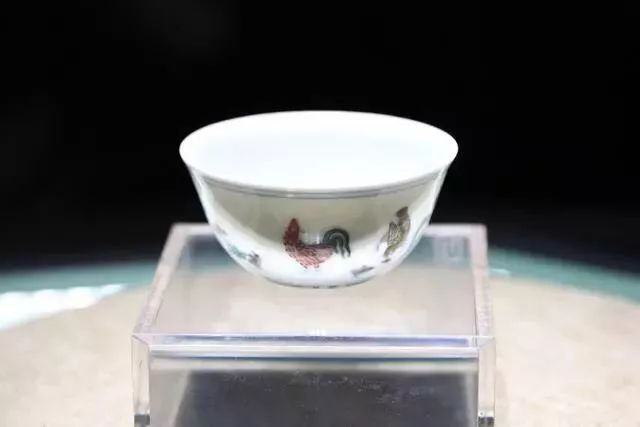 瓷器上做旧的变色气泡是什么样的,瓷器做旧可以用茶水和碱混合液吗