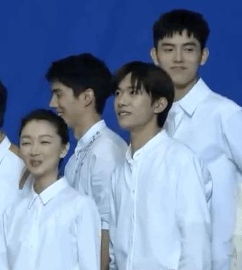 朋友圈暗戳戳表达爱意,暗戳戳的情侣朋友圈