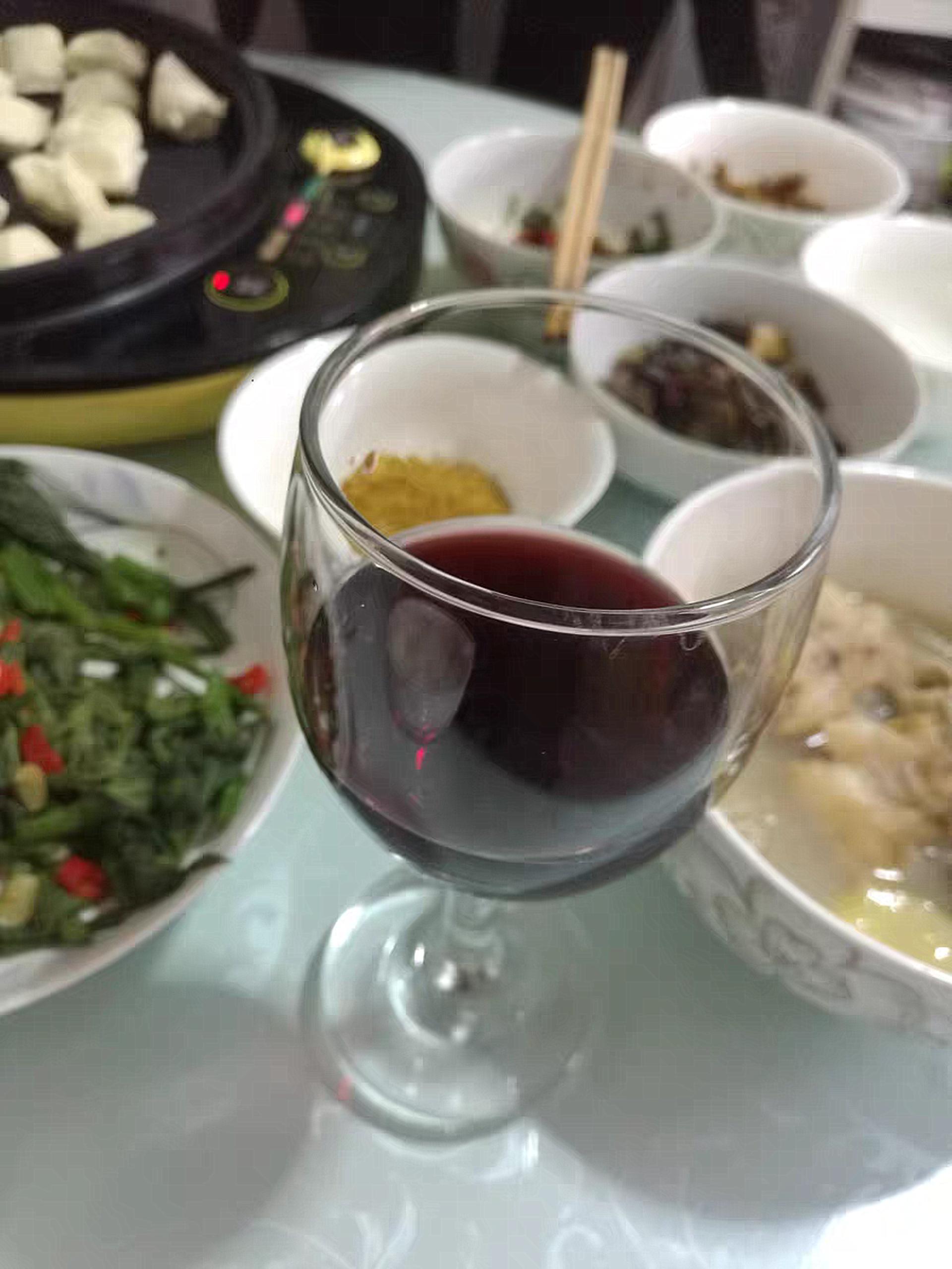 鉴别红酒最简单三种方法,进口红酒小瓶装真假