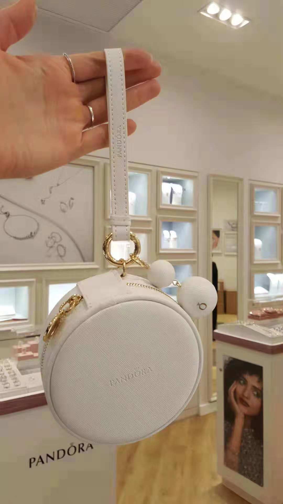 潘多拉手链圣诞限定礼盒,潘多拉2017限量款手链